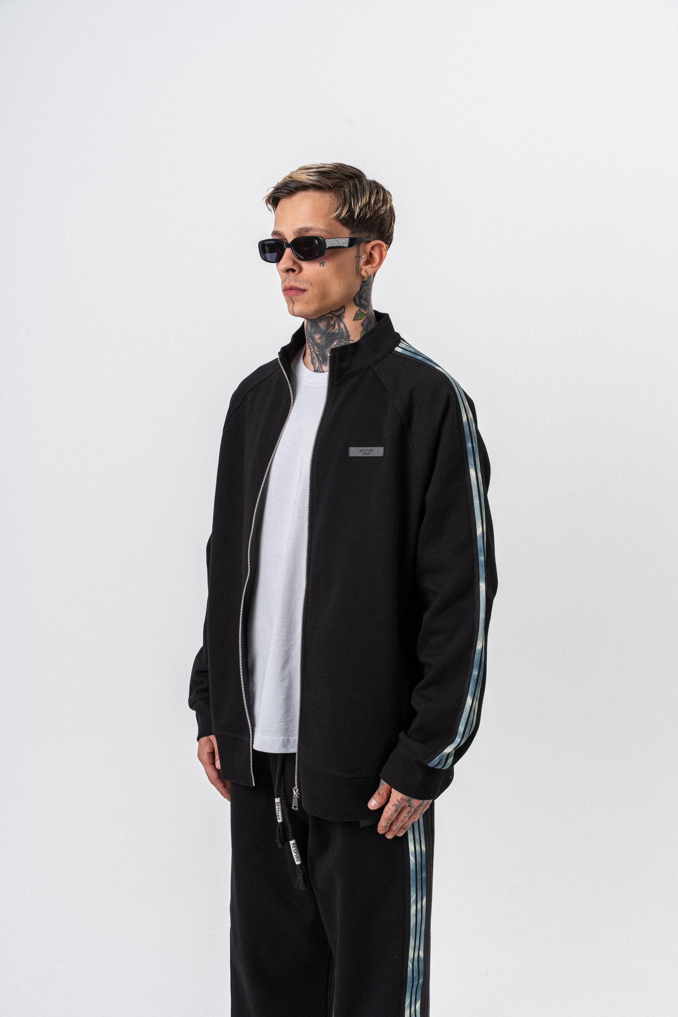 Heren sweatshirt met strepen, opstaande kraag en dubbelzijdige ritssluiting, oversized model.